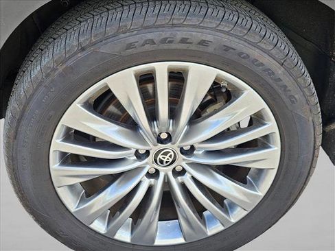Used 2023 Toyota Highlander Platinum FWD image 5