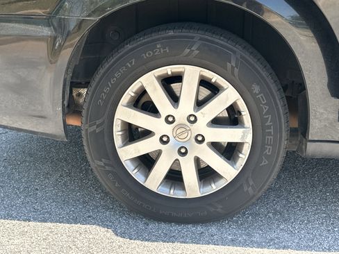 Used 2013 Chrysler Town & Country Touring FWD image 16