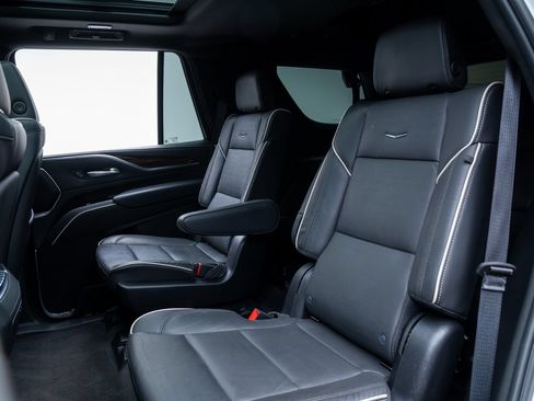 Used 2024 Cadillac Escalade Premium Luxury AWD/4WD image 23