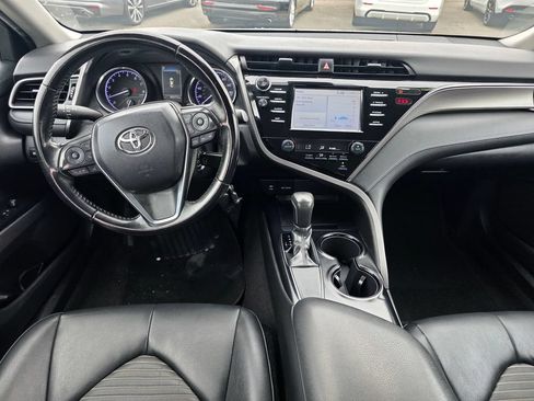 Used 2019 Toyota Camry SE FWD image 16
