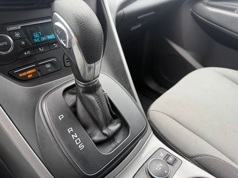 Used 2015 Ford Escape SE w/ Equipment Group 201A FWD image 16