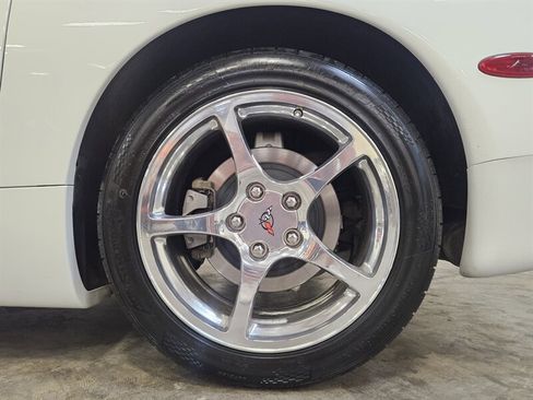Used 2004 Chevrolet Corvette Coupe w/ Roof Package RWD image 16