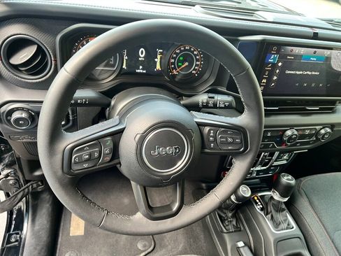 Used 2025 Jeep Wrangler Unlimited Rubicon image 28