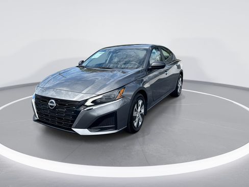 Certified 2025 Nissan Altima 2.5 S FWD image 8