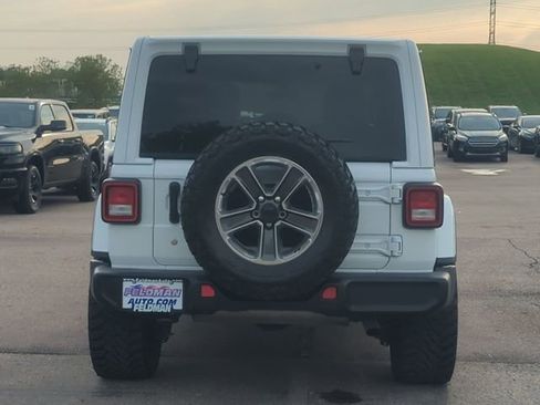 Used 2019 Jeep Wrangler Unlimited Sahara AWD/4WD image 4