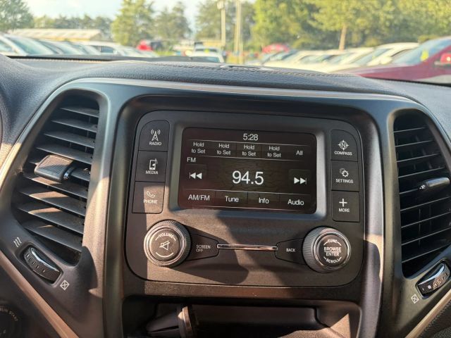 Used 2016 Jeep Cherokee Sport FWD image 15