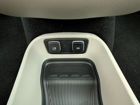 Used 2019 Chrysler Pacifica Limited FWD image 10