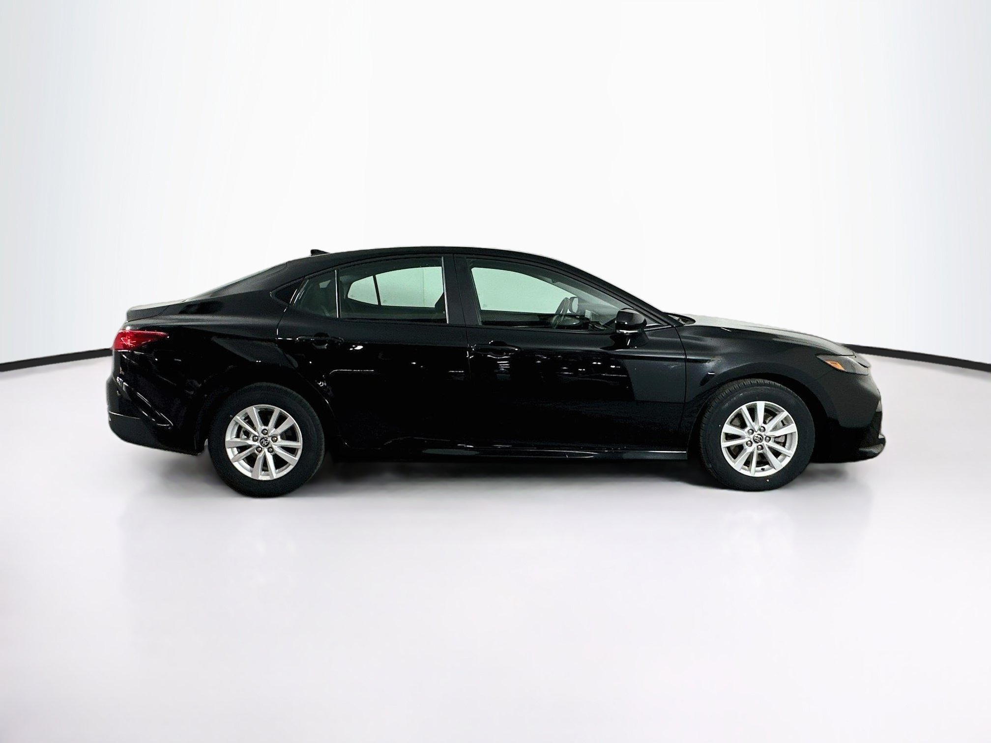 Used 2025 Toyota Camry LE FWD image 10