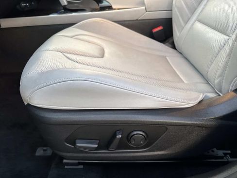 Used 2025 Hyundai Elantra Limited FWD image 21