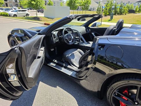 Used 2015 Chevrolet Corvette Stingray Convertible w/ 3LT Preferred Equipment Group RWD image 14