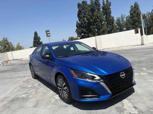 Used 2025 Nissan Altima 2.5 SV FWD image 26