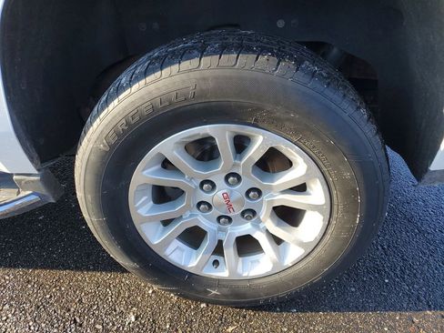 Used 2018 GMC Yukon SLE image 30