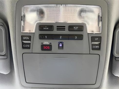 Used 2012 Toyota Camry XLE w/ Leather Pkg image 24