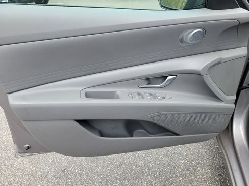 Certified 2021 Hyundai Elantra SE image 16