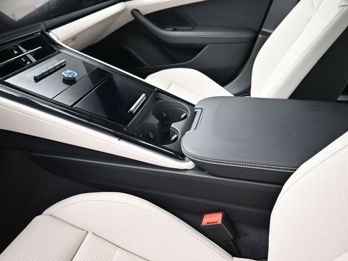 Used 2026 Porsche Panamera image 21