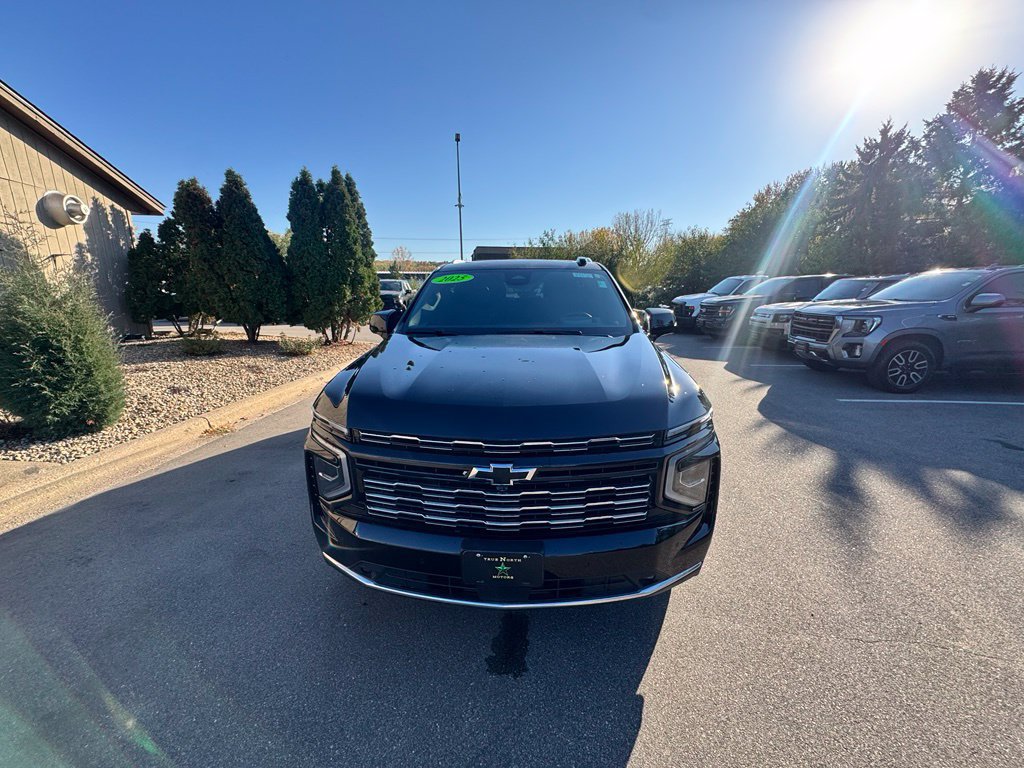 Used 2025 Chevrolet Suburban High Country AWD/4WD image 4