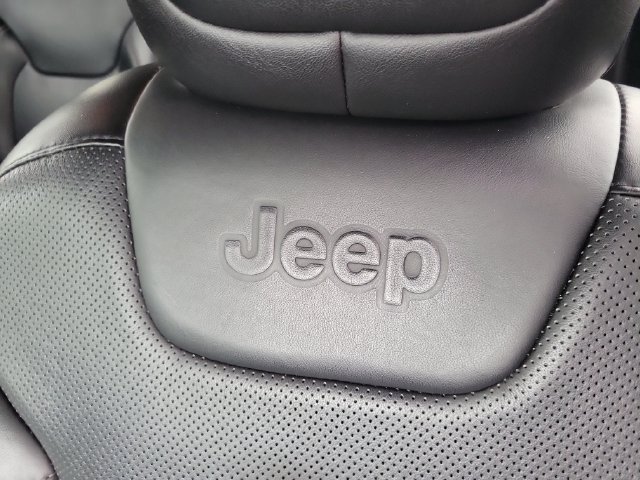 Used 2019 Jeep Cherokee Limited FWD image 10