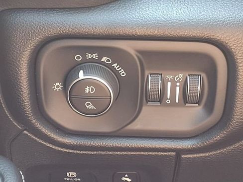 Used 2023 RAM 1500 Laramie AWD/4WD image 13