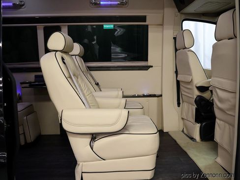 Used 2018 Mercedes-Benz Sprinter 3500 image 31