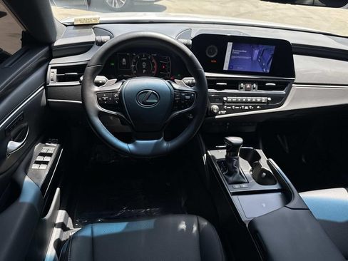 Used 2025 Lexus ES 300h w/ Premium Package FWD image 9