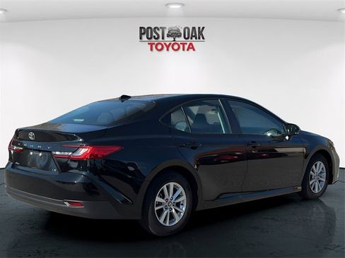 Used 2025 Toyota Camry LE image 7