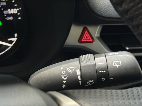Used 2025 Toyota Sienna XLE FWD image 36