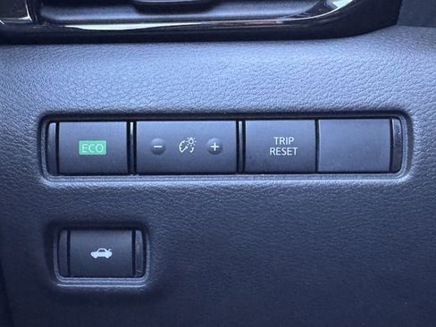 New 2025 Nissan Sentra SV w/ Trunk Package FWD image 25