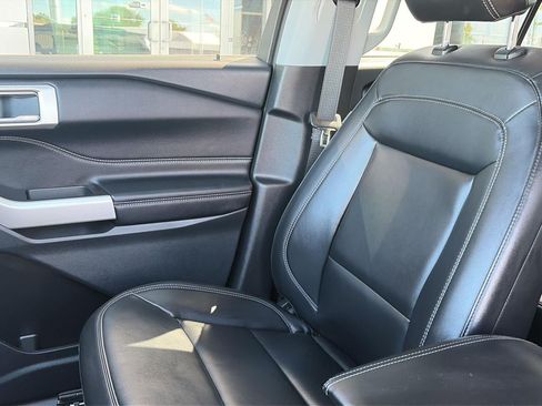 Used 2022 Ford Explorer XLT w/ Equipment Group 202A AWD/4WD image 14