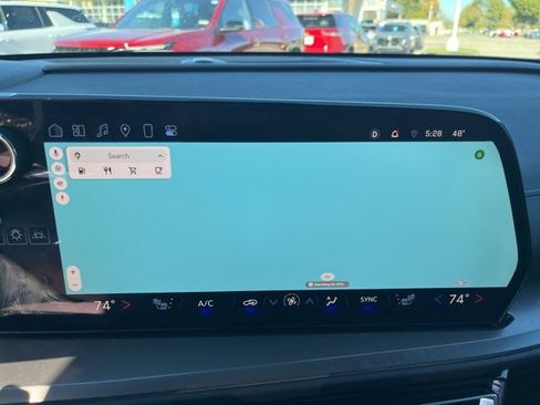 Used 2025 Chevrolet Traverse LT image 25