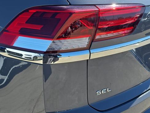 Used 2022 Volkswagen Atlas Cross Sport SEL R-Line AWD/4WD image 38