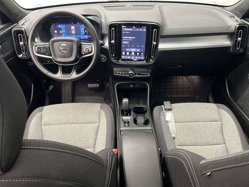 Used 2026 Volvo XC40 B5 Core AWD/4WD image 4