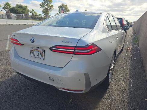 Used 2024 BMW 530i xDrive AWD/4WD image 3