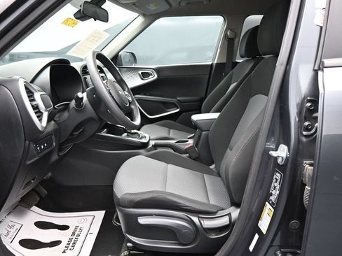 Used 2023 Kia Soul LX w/ Option Group 015 FWD image 10