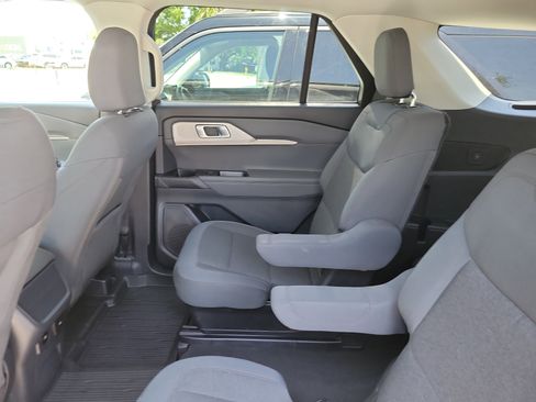 Used 2025 Ford Explorer Active RWD image 12