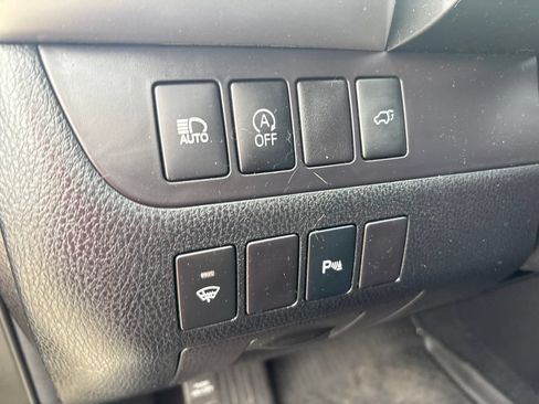 Used 2017 Toyota Highlander Limited AWD/4WD image 16