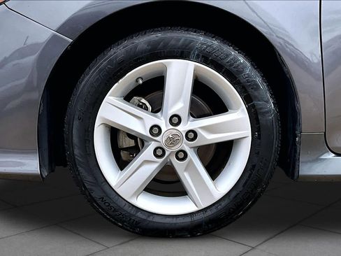 Used 2012 Toyota Camry SE FWD image 10