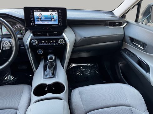 Used 2021 Toyota Venza LE image 21