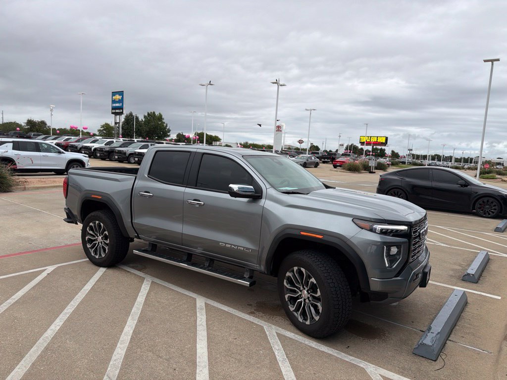 Used 2025 GMC Canyon Denali AWD/4WD image 1
