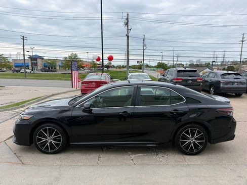 Used 2021 Toyota Camry SE FWD image 7
