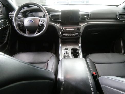Used 2020 Ford Explorer XLT w/ Equipment Group 202A AWD/4WD image 21