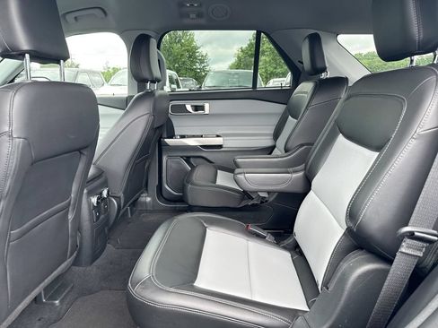 Used 2024 Ford Explorer XLT w/ Equipment Group 202A AWD/4WD image 22