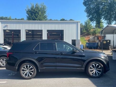 Used 2025 Ford Explorer ST-Line AWD/4WD image 4