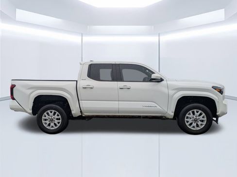 Used 2024 Toyota Tacoma SR5 image 2