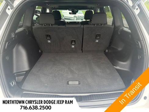 Used 2025 Jeep Grand Cherokee Laredo X w/ Luxury Tech Group I AWD/4WD image 29