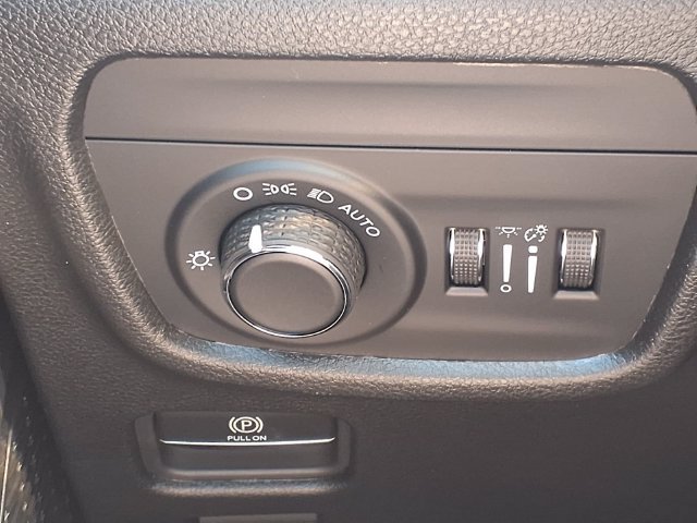 New 2027 Jeep Grand Cherokee Altitude RWD image 13