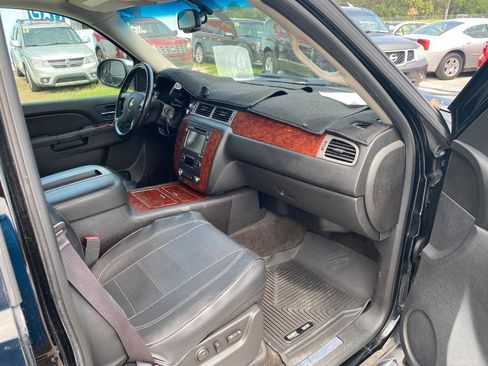 Used 2013 Chevrolet Suburban LTZ RWD image 22