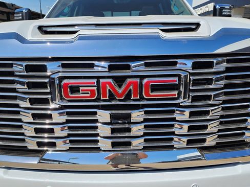 New 2026 GMC Sierra 2500 Denali w/ Denali Reserve Package AWD/4WD image 9