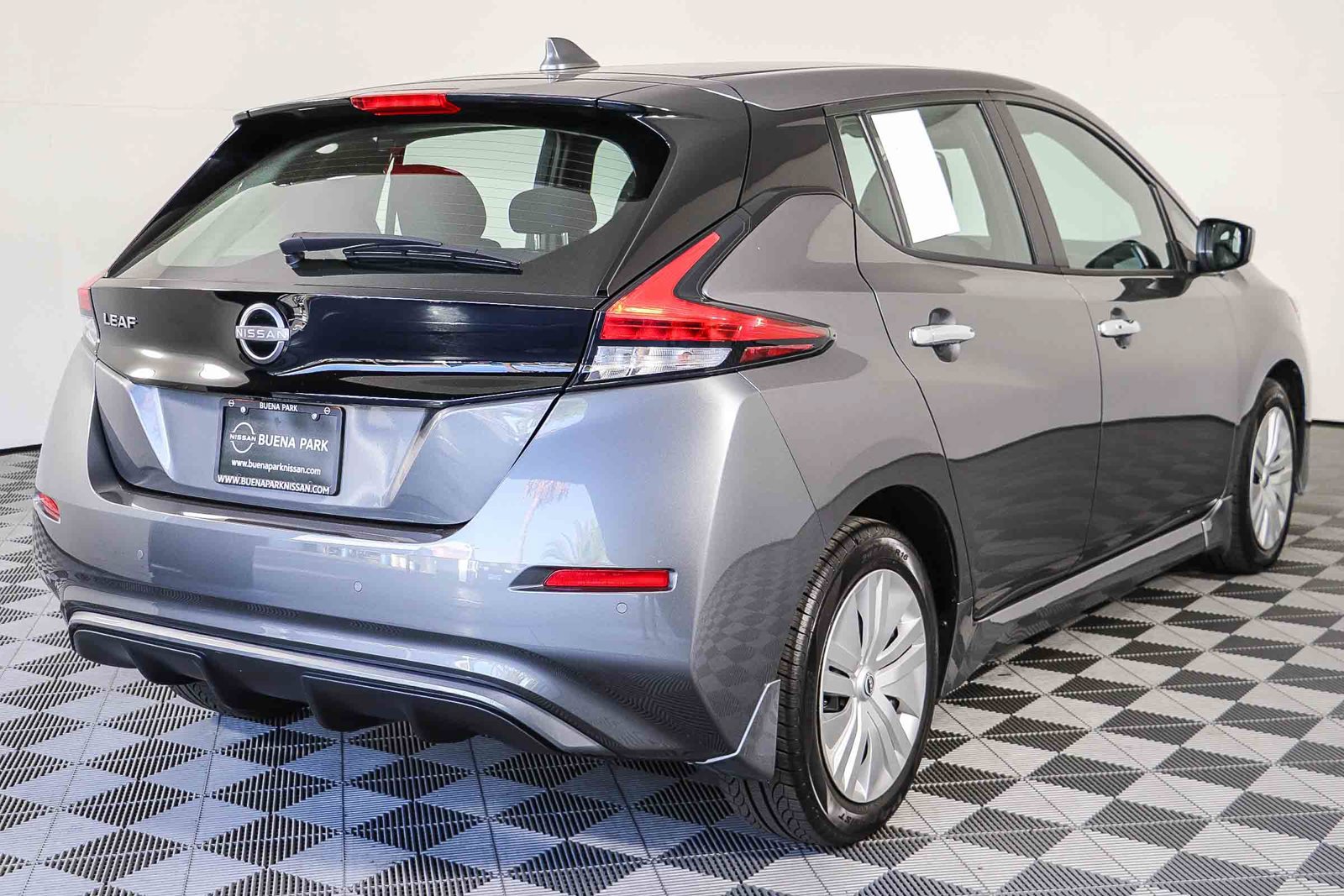 Used 2025 Nissan Leaf S FWD image 8