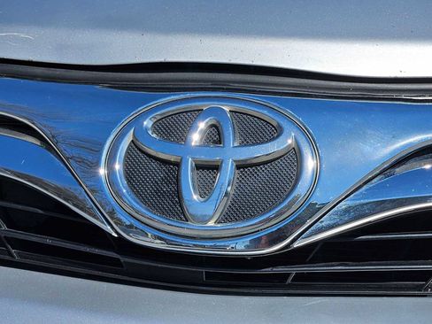 Used 2014 Toyota Camry LE image 10