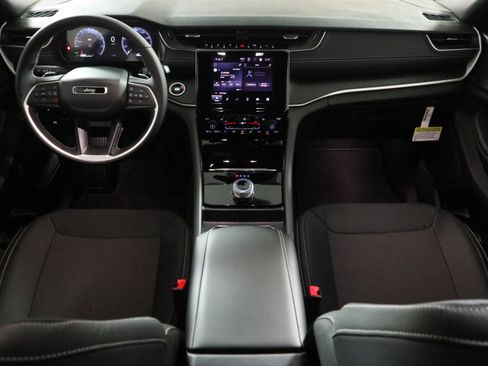 New 2025 Jeep Grand Cherokee L Laredo w/ Luxury Tech Group I image 16